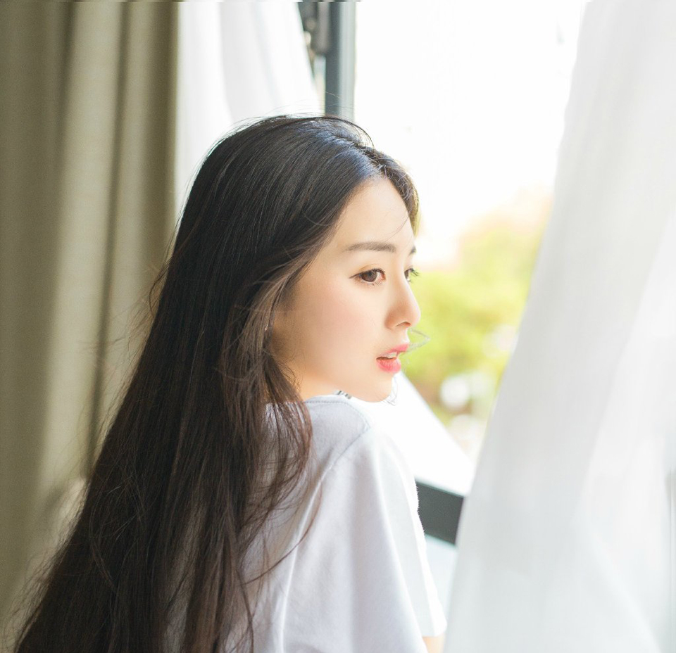 连续不断的刺击，陈到周围本已经淡去的江水瞬间红了一片，握着枪杆呃手却死死地攥着，感受着浑身残存的力气如同潮水般流失，陈到突然怒喝一声，在那名江东将士惊骇的目光里，生生的将枪杆折成两端，瞪圆的双目中，瞳孔渐渐失去了焦距……